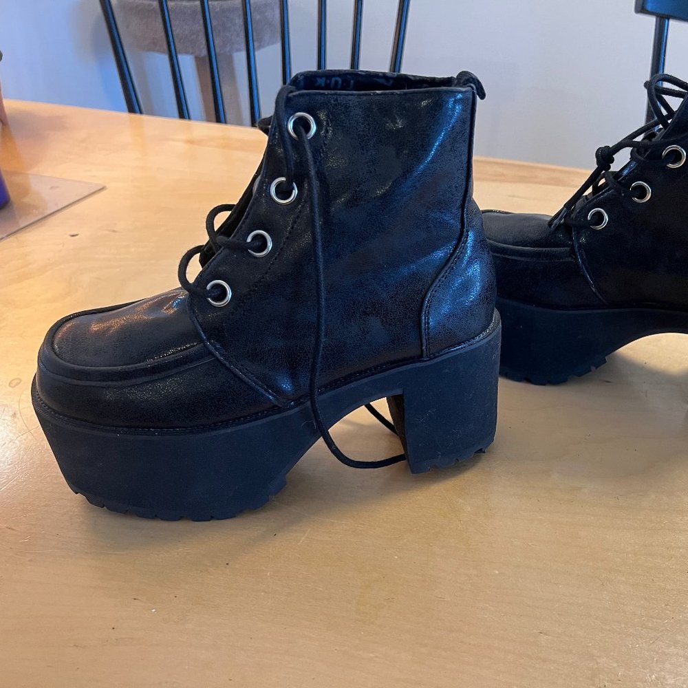 TUK Distressed Ankle Nosebleed Platforms, NWT, Size 8